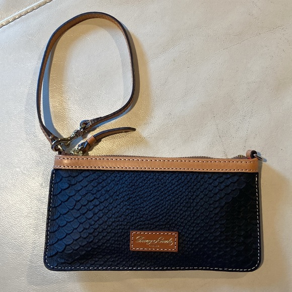 Dooney & Bourke Leather Slim Large Wristlet Clutch NWOT faux Snake skin - Picture 2 of 9